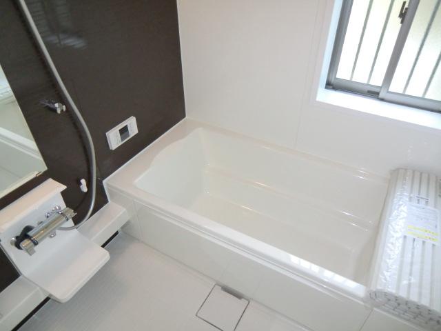 Same specifications photo (bathroom). Same specifications photo (bathroom) Warm bath, With bathroom heating dryer! 
