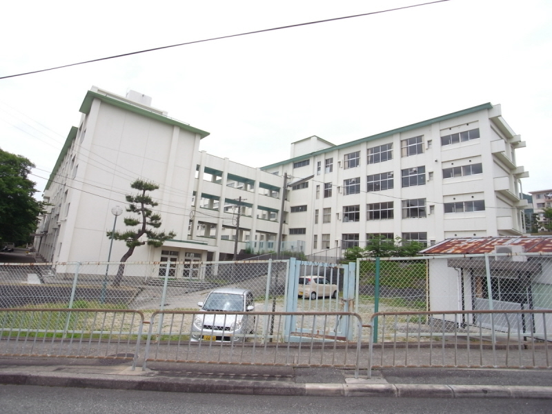 Junior high school. 1053m to Kawanishi junior high school (junior high school)