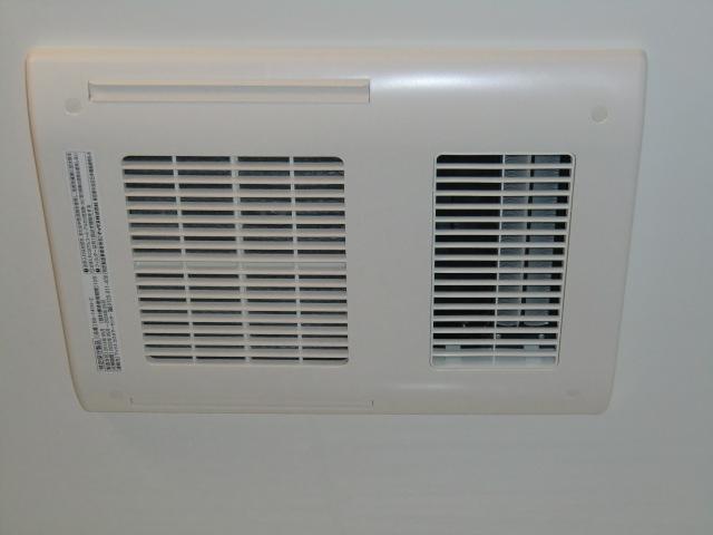 Cooling and heating ・ Air conditioning. Local photo (bathroom heating dryer)