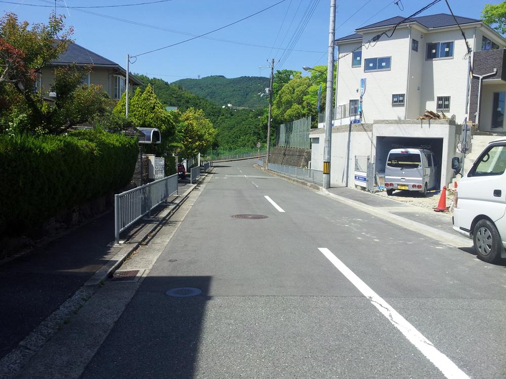 Local photos, including front road. But before the road Depending on the location, 6m ~ Parking can be comfortably in 9m. 