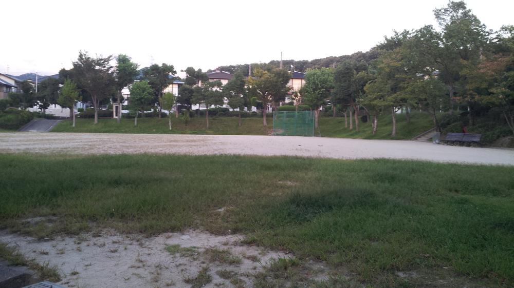 park. Optimal environment for raising children is adjacent to the Yamato tenth park