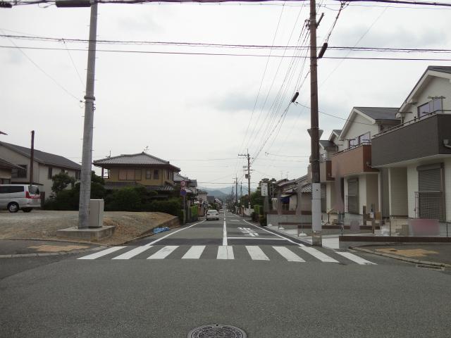 Local photos, including front road. South front road (from the east)