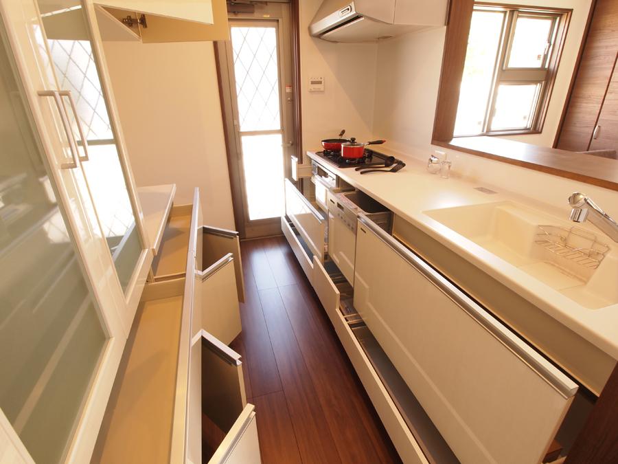 Same specifications photo (kitchen). Dishwasher ・ Since the slide storage equipment face-to-face kitchen, State of the family also seen housework smoothly