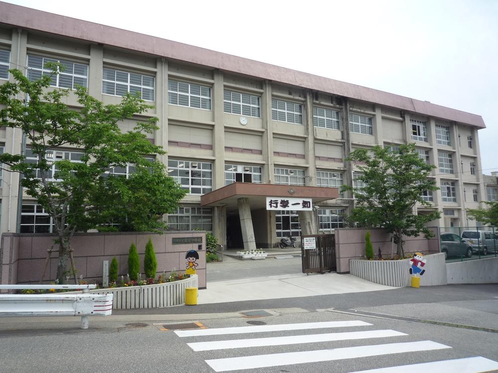 Junior high school. 700m to Kawanishi City Higashitani junior high school