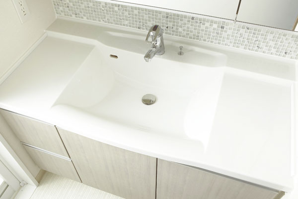 Bathing-wash room.  [Counter bowl] In counter-integrated there is no seam of the top plate and bowl, Equipped with easy-wash bowl of care ※ Some, including the upgrade option (same specifications)