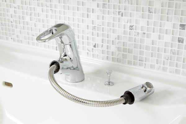 Bathing-wash room.  [Single lever mixing faucet] Spout is convenient to withdraw, Adoption of a single-lever mixing faucet. Friendly foam spouting, Water wings also not worried ※ Some, including the upgrade option (same specifications)