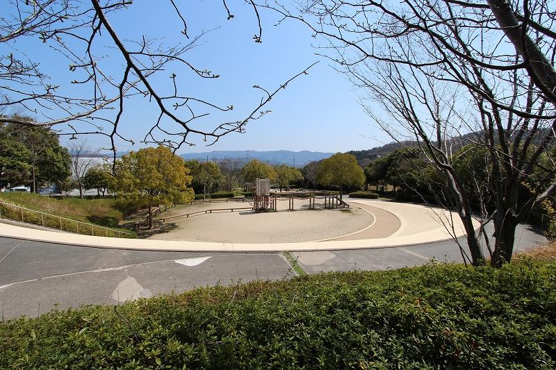 park. In 100m Keyakizaka to Central Park, Large park most. In the summer, Kagura and Bon Odori ・ In the fall, Events are carried out, such as physical education festival. 
