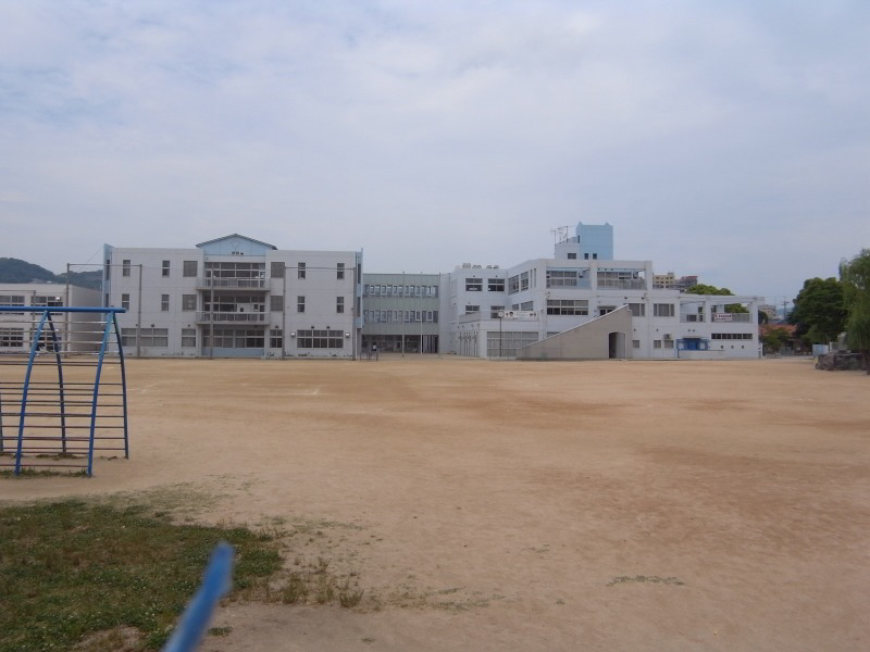Primary school. Kawanishi 1100m up to elementary school (elementary school)