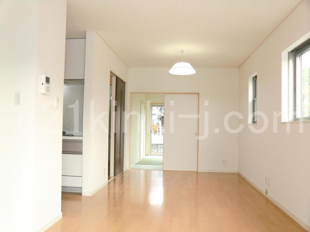 Same specifications photos (living). Same specifications photos (living) All window glazing! 24-hour ventilation system equipped!