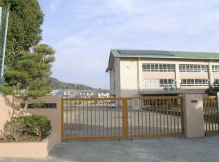 Junior high school. 983m to Kawanishi Municipal Meiho junior high school