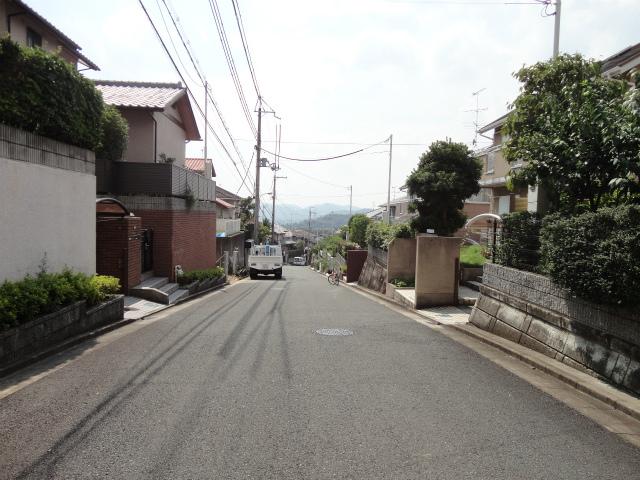 Local photos, including front road. Property of the north front of the road (from the east)