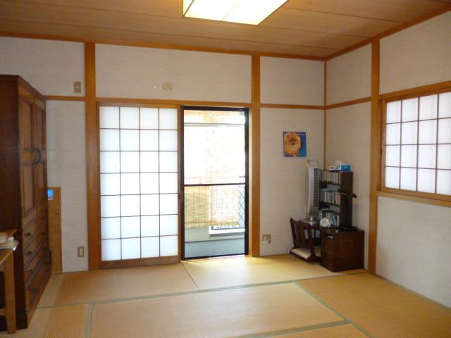 Non-living room. Second floor Japanese-style room about 8 quires