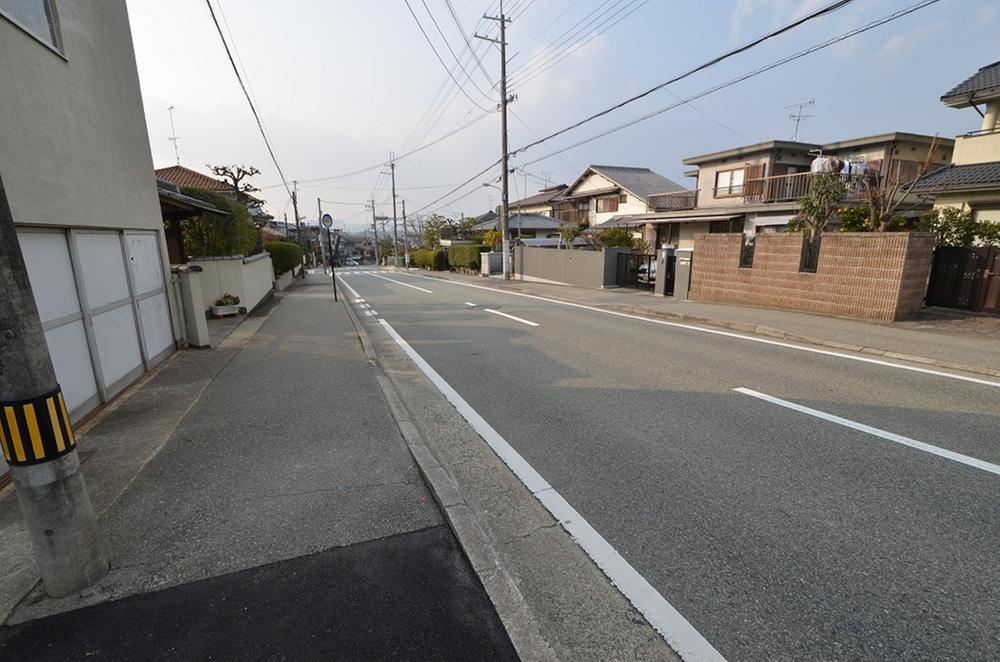 Local photos, including front road. Spacious front road