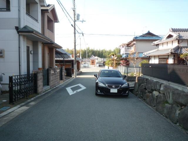 Local photos, including front road. Frontal road