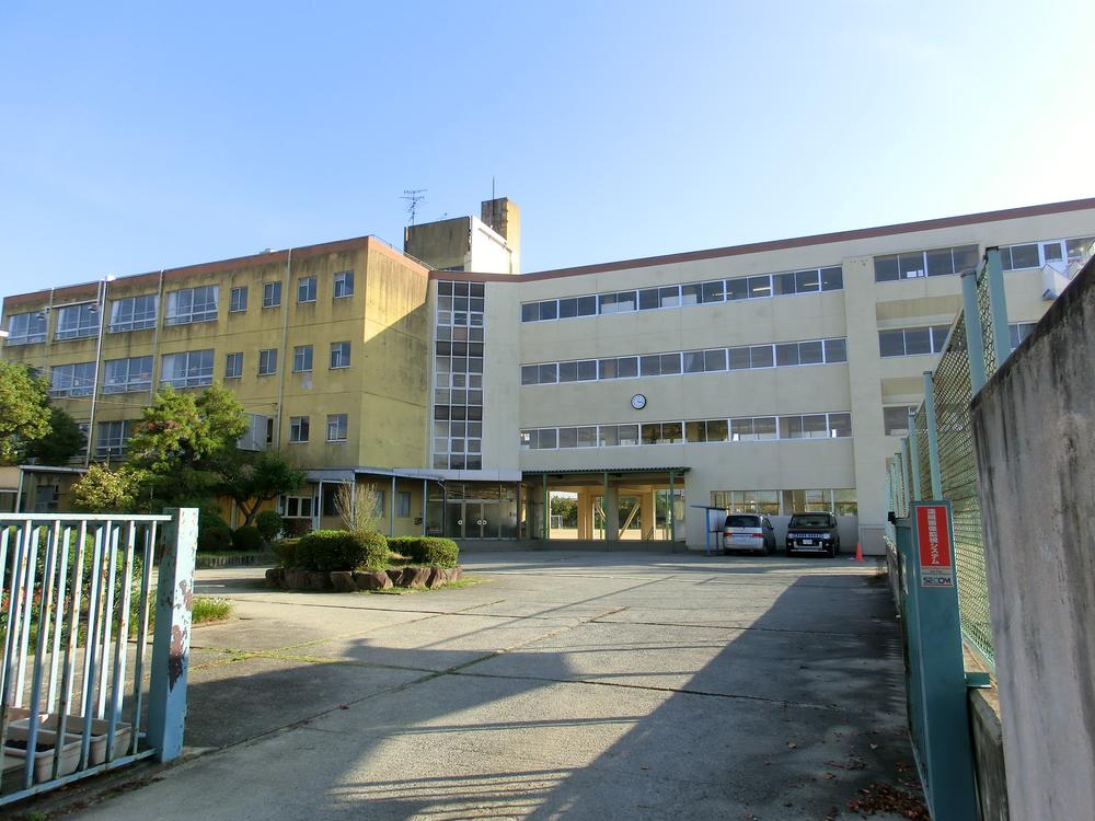Primary school. Kawanishi Municipal Seiwadai to elementary school 470m