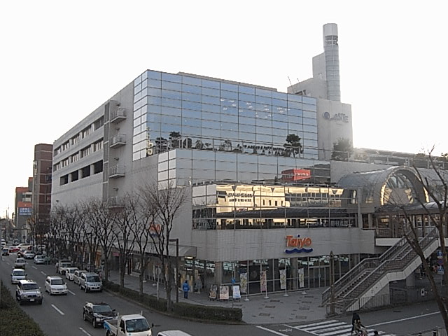 Shopping centre. Asterism Kawanishi until the (shopping center) 2800m