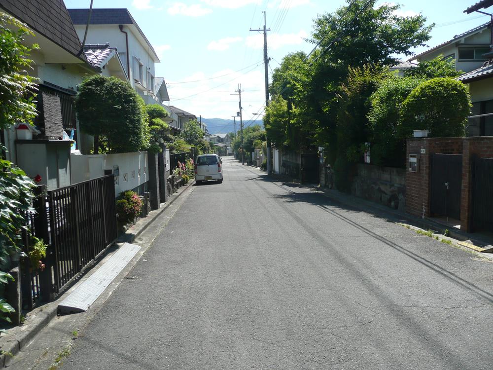 Local photos, including front road. Width about 6m public road. Local (July 2013) Shooting