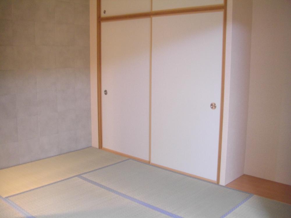 Non-living room. ● There are six quires of Japanese-style room