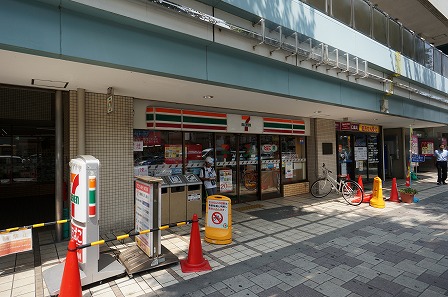 Convenience store. Seven-Eleven Kawanishinoseguchi Station store up to (convenience store) 822m