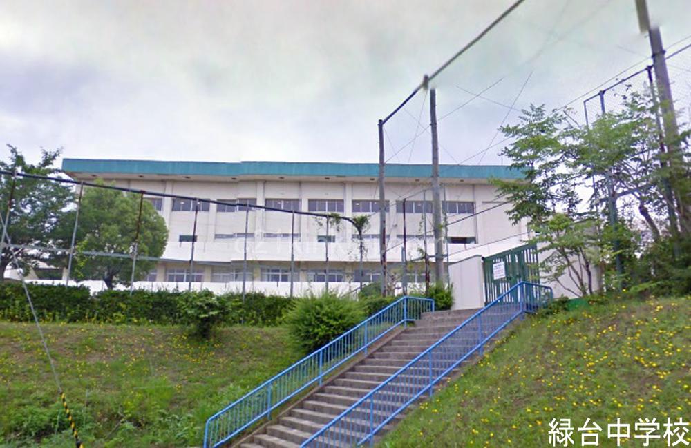 Junior high school. 619m to Kawanishi Municipal Midoridai junior high school