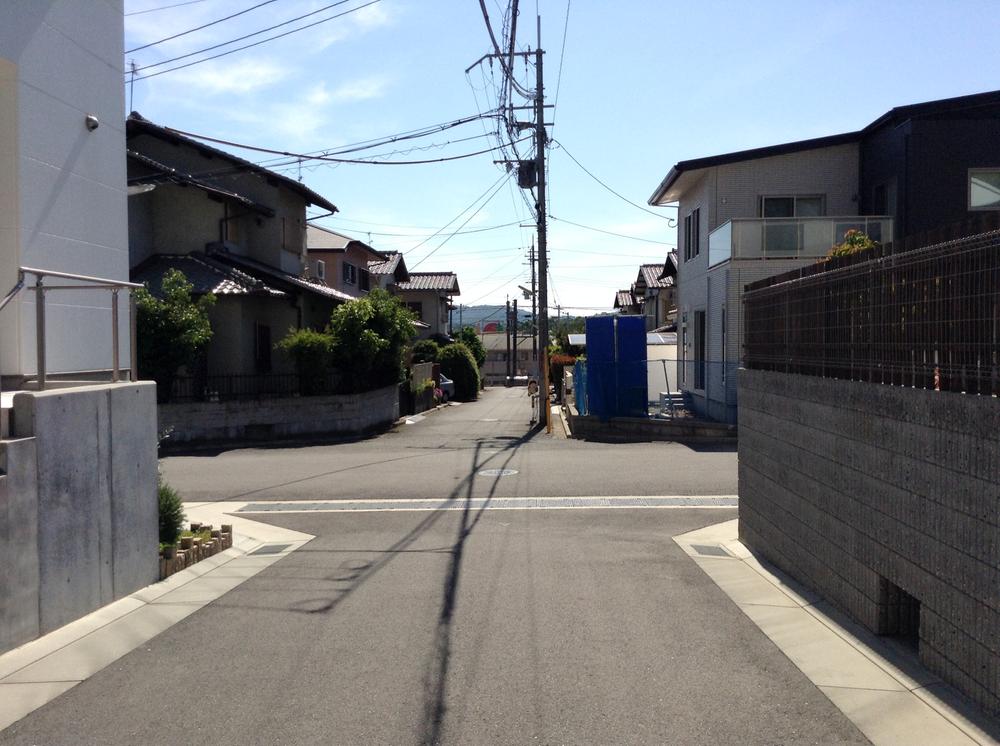 Local photos, including front road. local Shooting Before the road is becoming easier to and out of the car has become a wide road.