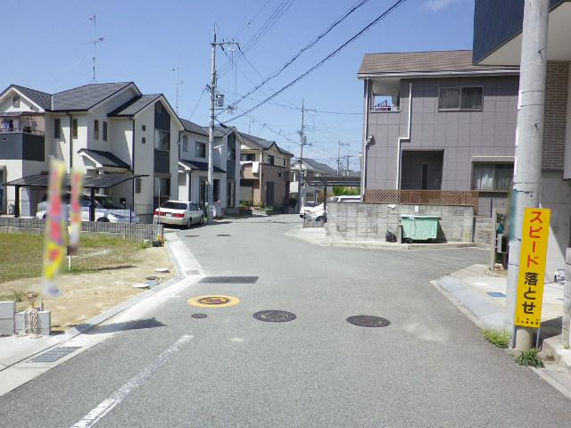 Local photos, including front road. Frontal road