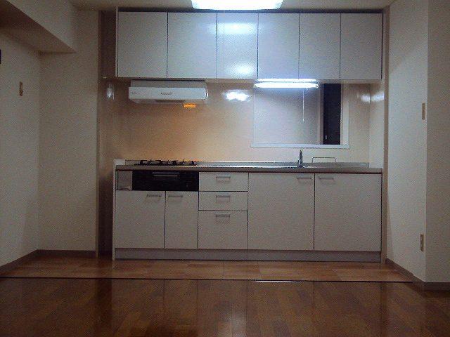 Living.  ■ Accommodated many easy-to-use system Kitchen ■