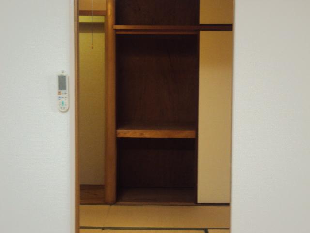 Non-living room.  ■ Storage capacity of the Japanese-style room is saved ■