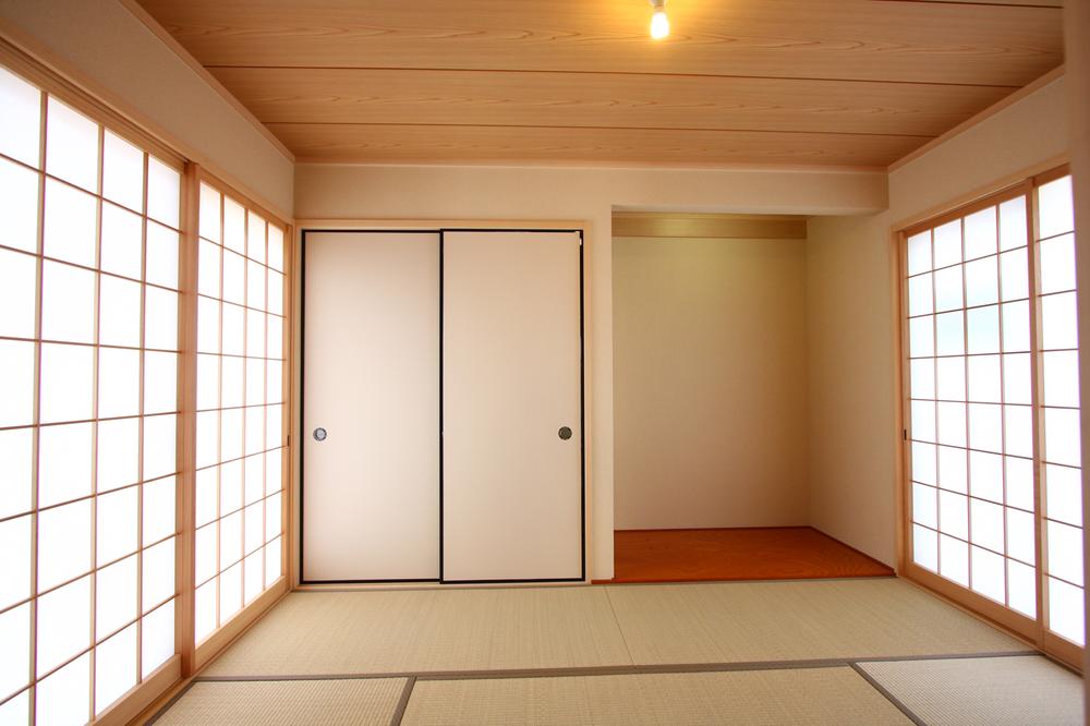 Non-living room. There is also a spacious Japanese-style! It will be two-sided lighting, It has become a space with a bright and airy!