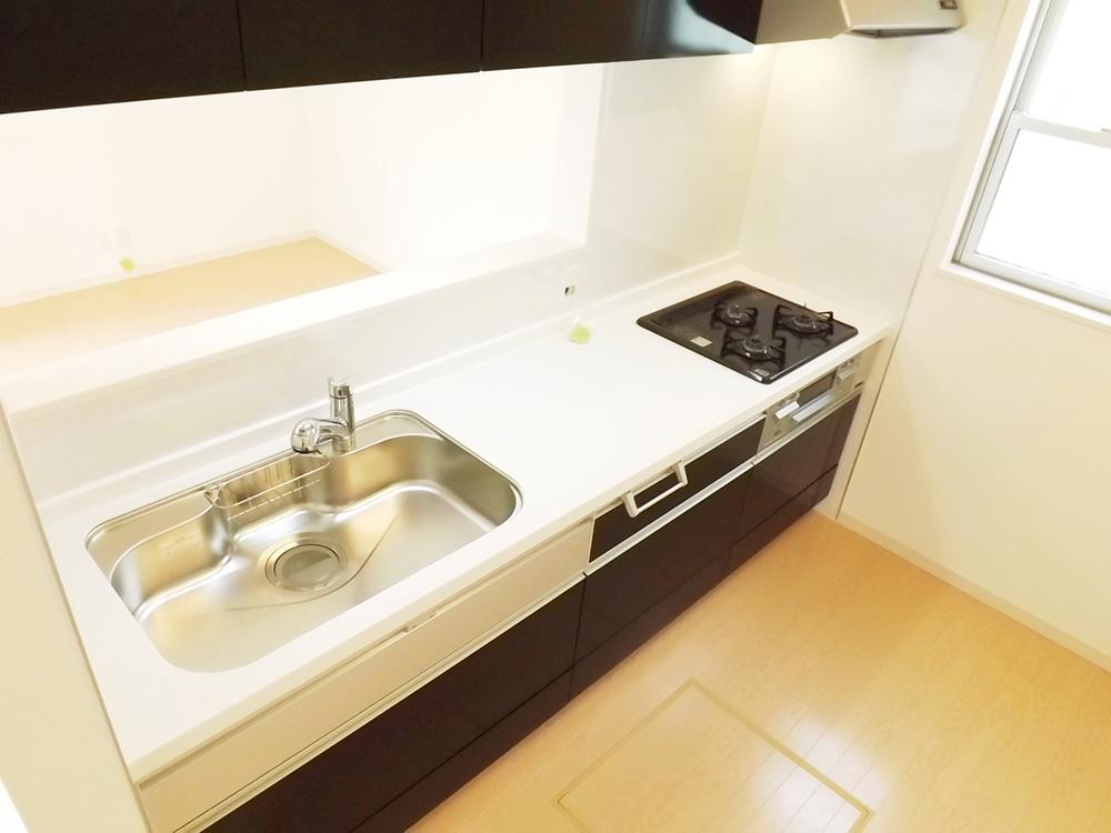 Same specifications photo (kitchen). Same specifications photo (kitchen) Slide storage! Water purifier with shower!