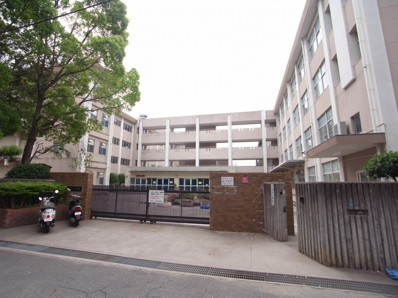 Primary school. Kawanishi 484m up to elementary school (elementary school)