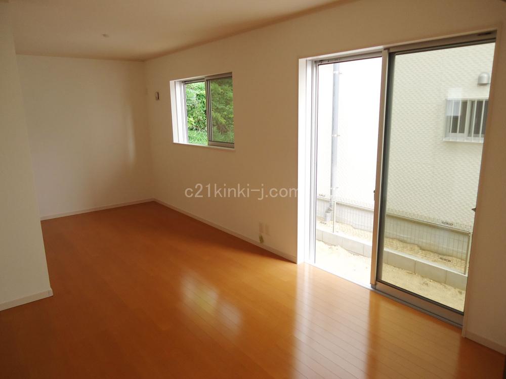 Living. Local Photos (2 Gochi living) LDK popular face-to-face kitchen!