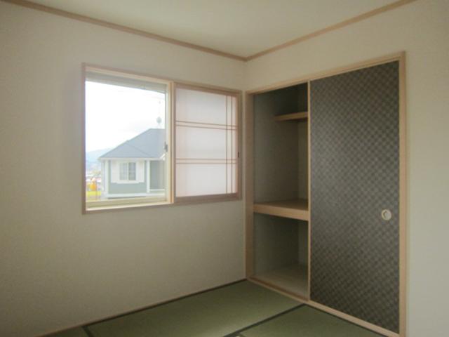 Non-living room. First floor Japanese-style room 4.5 Pledge