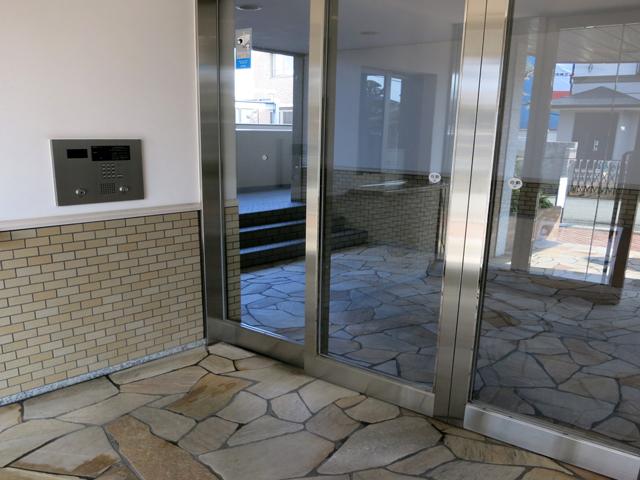 Entrance. Entrance Hall (with auto-lock)