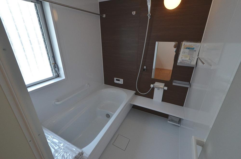 Same specifications photo (bathroom). Bathroom of construction cases