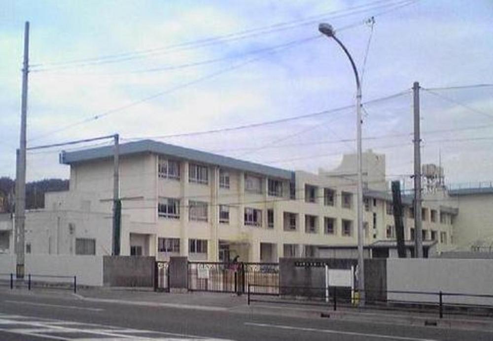Primary school. 1288m to Kawanishi City Higashitani Elementary School