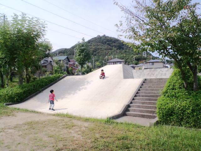 park. I can go to play and together every day neighborhood of friends and there is a park near the 100m until Hananoki park. Worry this only with the near mom