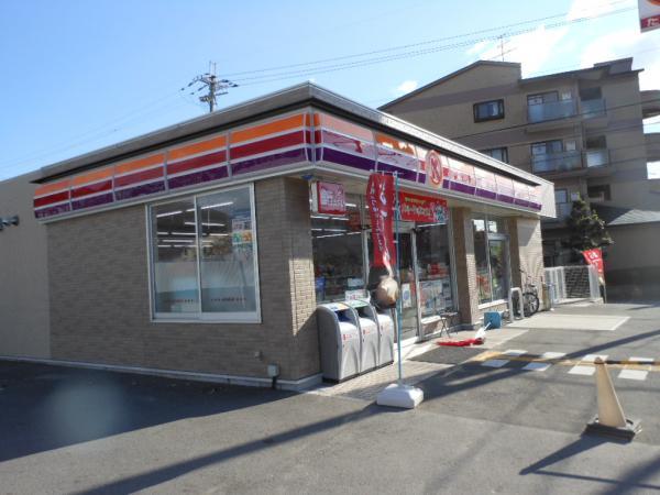 Convenience store. 520m to convenience stores Circle K