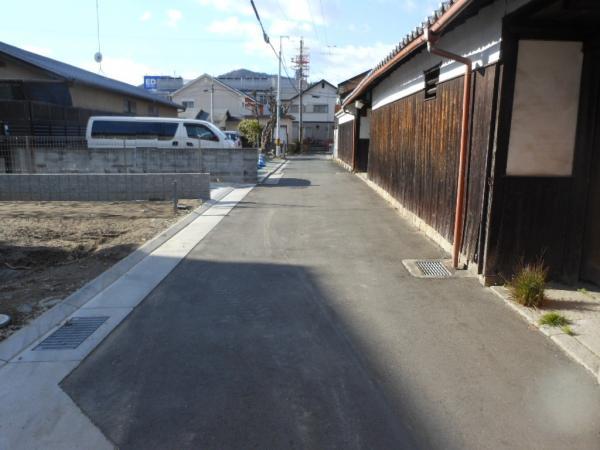 Local photos, including front road.  ■ Frontal road ■  Around the calm quiet residential area. Since the car as a small, It is safe for small children's. 