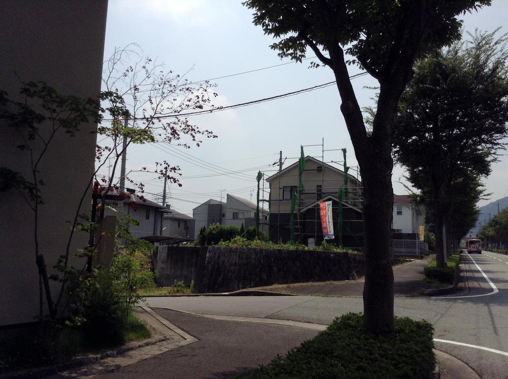 Local photos, including front road. Eco-Town birth to the green and lush "Keyakizaka"