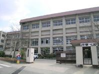 Junior high school. 511m to Kawanishi City Higashitani junior high school