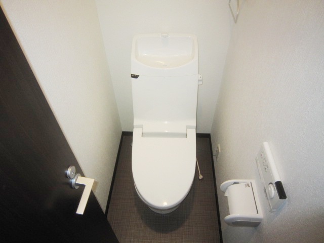 Toilet. Washlet also standard equipment