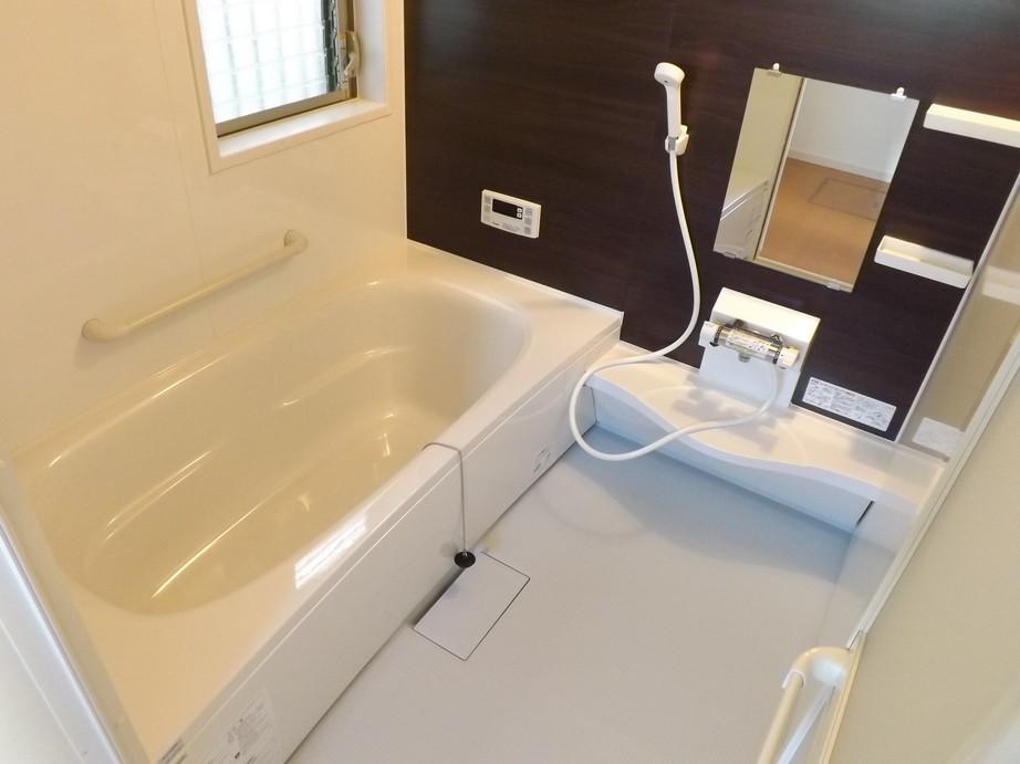 Same specifications photo (bathroom). Same specifications photo (bathroom) Comfortable bath time with the bathroom heating dryer!