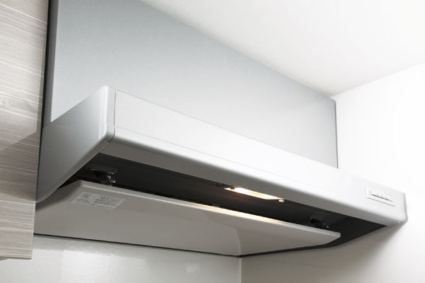 Kitchen.  [Range food] Rectification Backed range hood to quickly discharge the smoke and odor. CARE enamel processing is easy (same specifications)