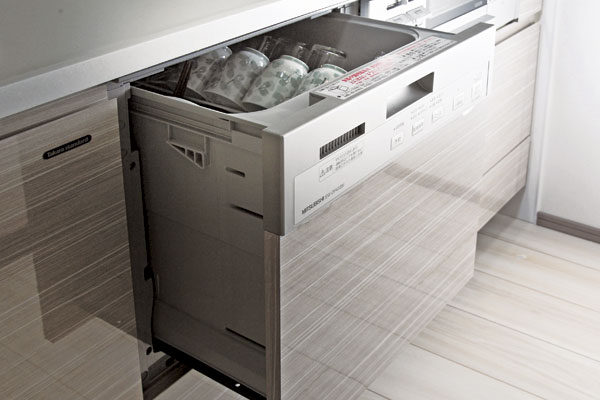 Kitchen.  [Dishwasher] On the amount of water used is suppressed, Space-saving design. Since the built-in a drawer type, Out of tableware is smooth (same specifications)