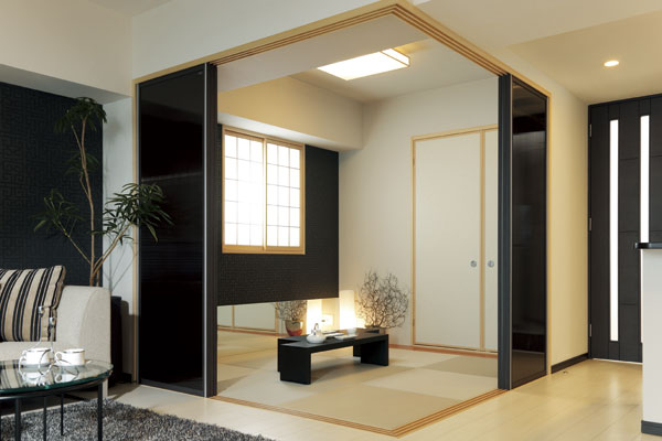 Interior.  [Japanese-style room] Relaxed and intimate Japanese-style sit down is, living ・ In addition to available in the dining integrally, It harnessed as a room to entertain guests. Also it provided a convenient closet for storage of bedding for guests ( ※ )