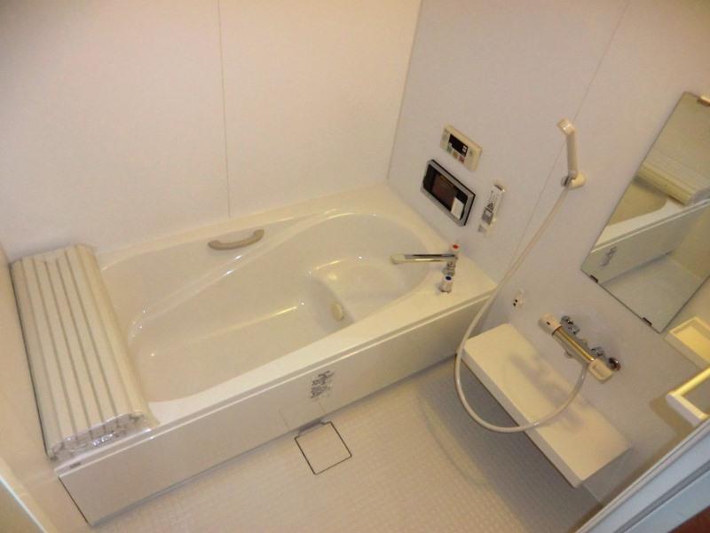 Bathroom. Apatawazu Kobe Sannomiya TV ・ Bathroom Dryer ・ With natural hot spring bathroom