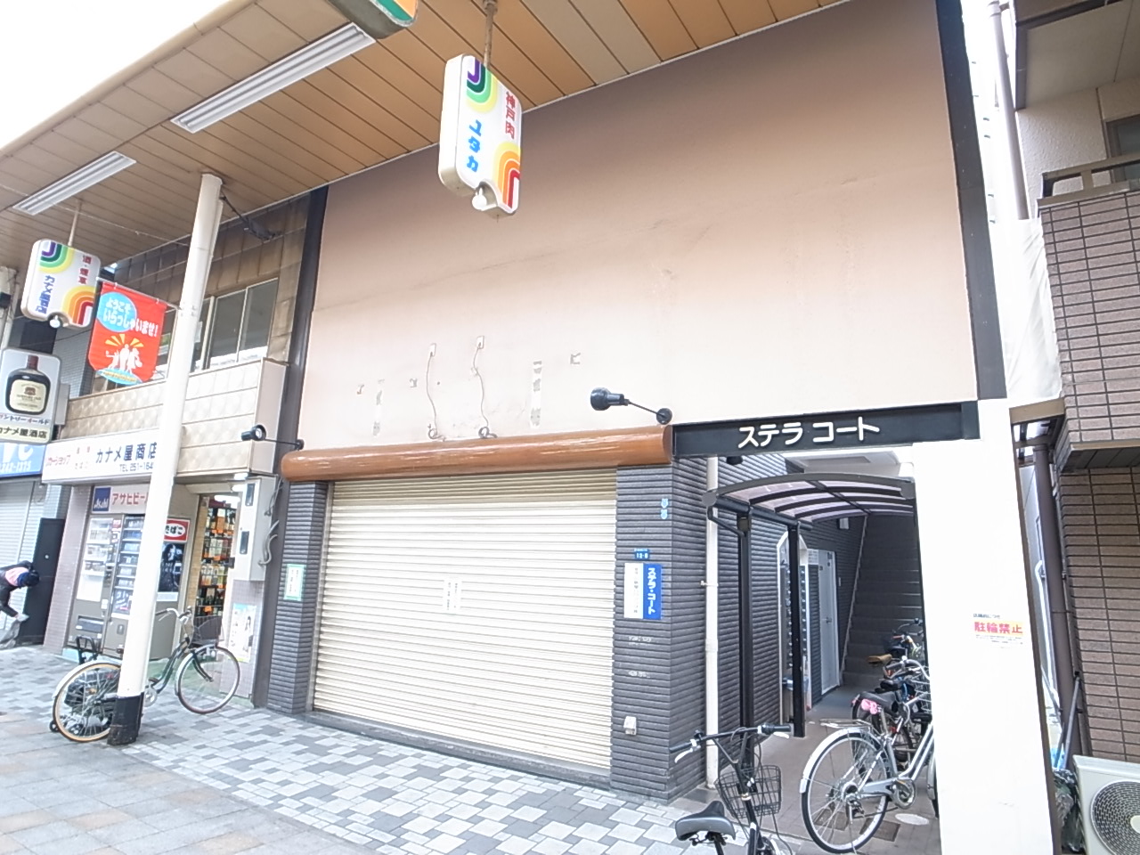 Building appearance. Walk from Hankyu Kasuganomichi Station 3 minutes