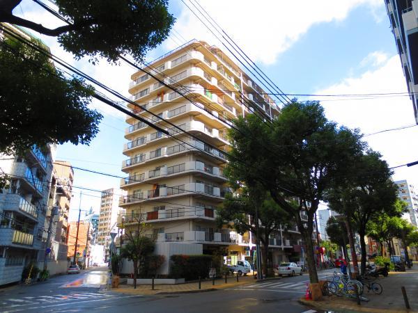 Local appearance photo. Located a 5-minute walk from Kobe Station.