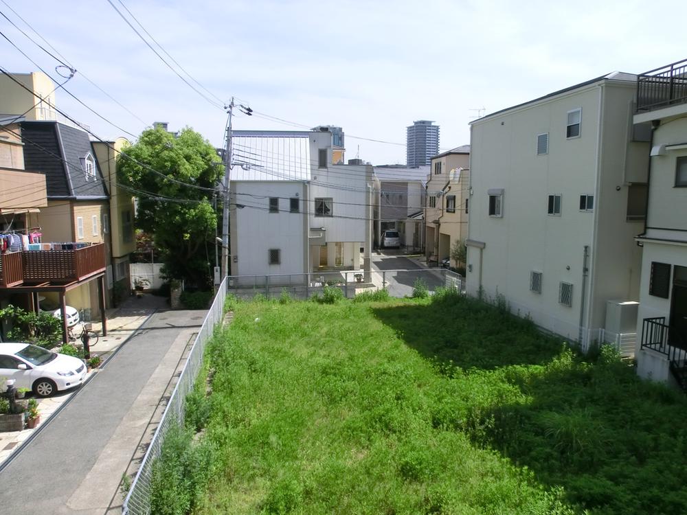 Local appearance photo. Local (May 2013) Shooting, Vacant lot adjacent